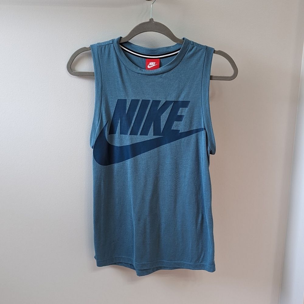 Nike sleeveless shirt